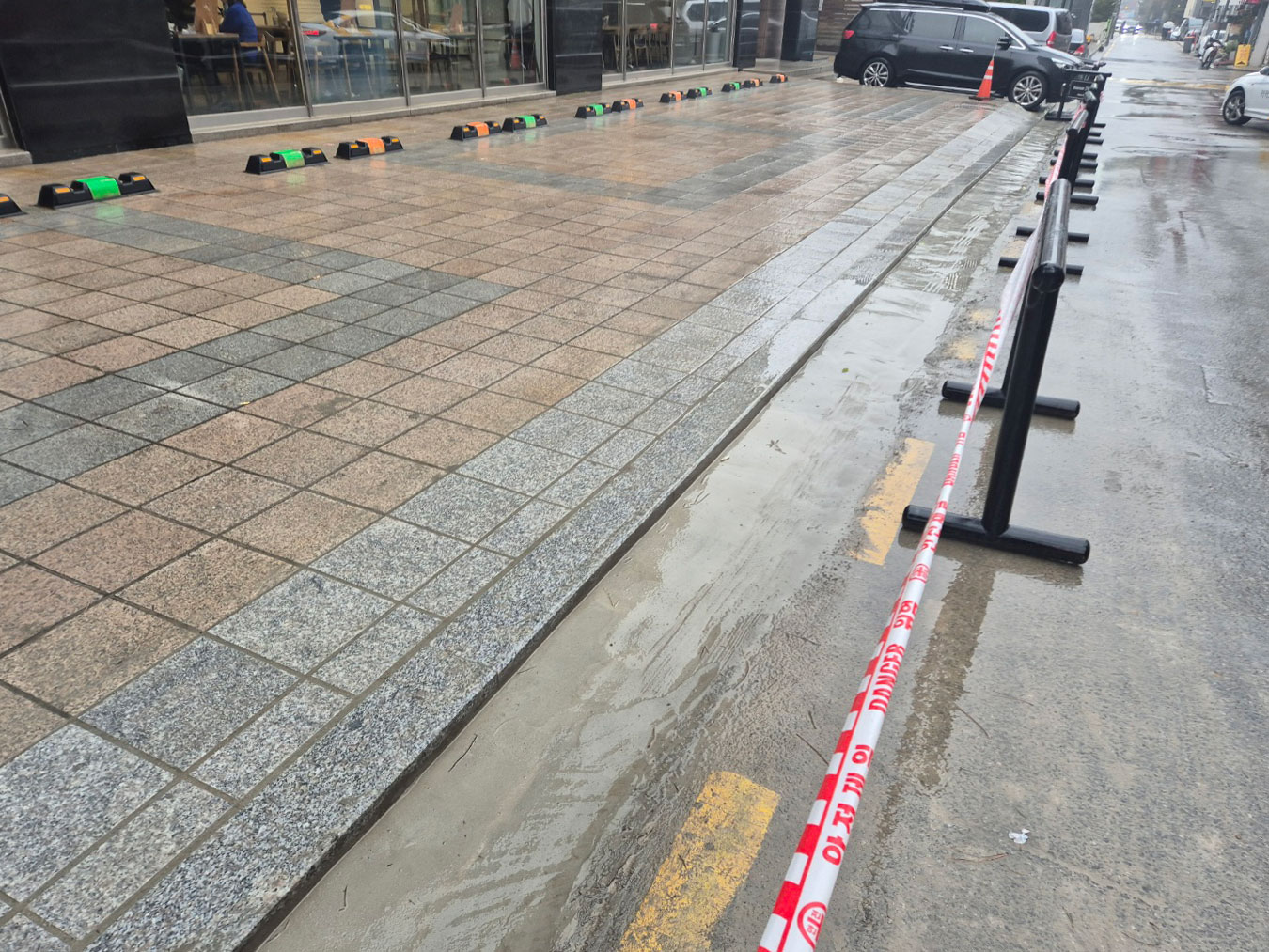 가나다하우스 석재시공 현장 사진 9 — 경계석시공, 서울시 강남구 경계석 낮춤 공사